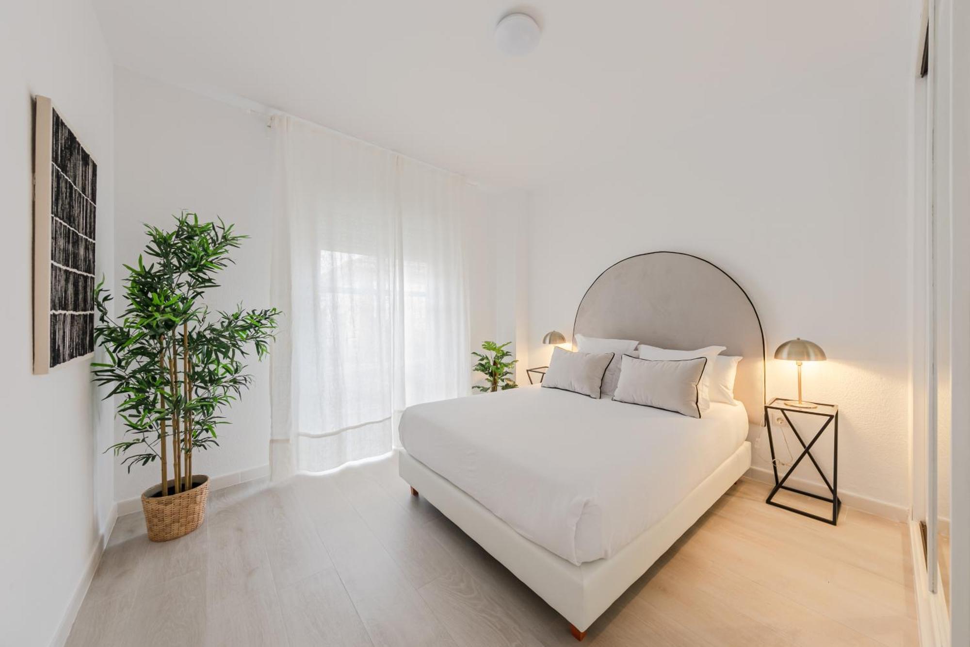 Isg Apartments Becquer Free Parking Inside The Building Sevilla Exterior foto